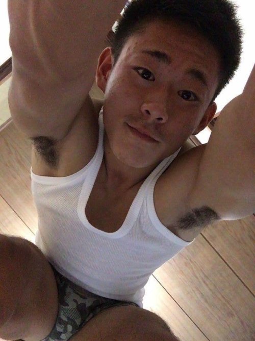 tora124950: creamfilleddaddy: Armpit Lover, so cute !!! 脇毛たまらんね