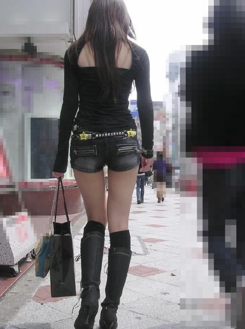 【目覚めのホットパンツ盗撮画像３０枚】朝からメガ勃起されても困るので・・・街中で隠し撮りで集めたエロすぎる女性達の美尻画像３０枚 | エロ画像素人 ピンクの象ch
