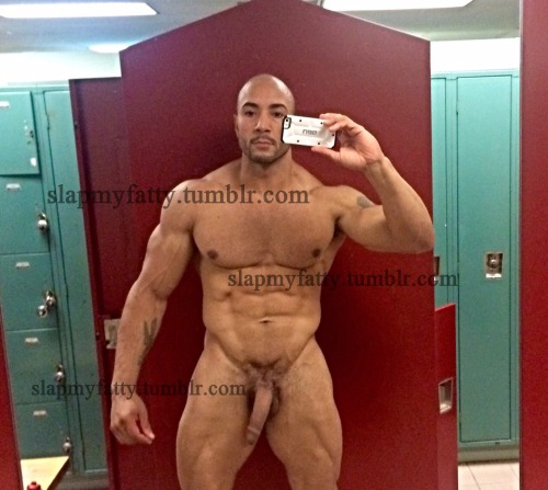 portdad71:  slapmyfatty:  H. PKIK me: SlapMyFatty……. for more info on upcoming leaks  He is hot