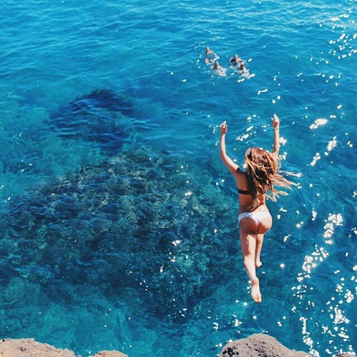 fiji-frhuits: oceanmotions:  fiji-c0ast:  Summer year round   o c e a n m o t i o n s   fiji-frhuits