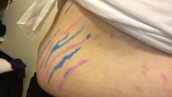 plussizelittlelife: 🌈 daddy says my stretch marks are beautiful, so i painted them to make them colorful as well! 🌈 p.s your stretch marks are beautiful too!