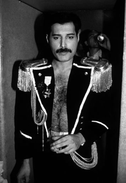 fuckyeahmercury:  Freddie backstage at Fashion Aid, 1985.
