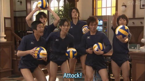thesilverspotlight:  Hana Kimi: Special Those volleyball shorts on Junya are too funny.