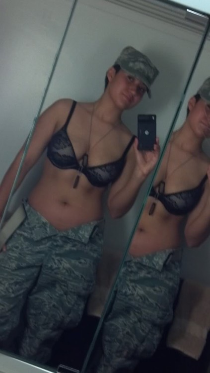 Porn photo mymarinemindpart4:  Lots of military babes