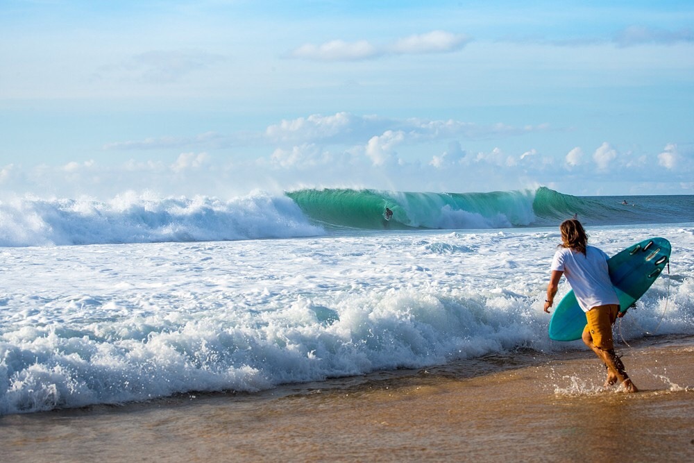 highenoughtoseethesea:  Bruce Irons and John Florence make the most of a flukey early-early-season