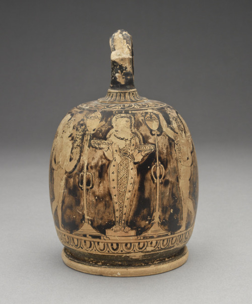 Greek vase with cult statue scene