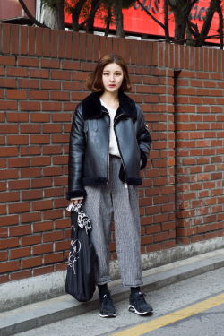 sa-ram:  Jang Da Yeon / 25 / Designer AssistantShoes :