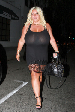 mexpwr:  thicknessillustrated:  Beth Chapman      (via TumbleOn)  Oooowee she&rsquo;s so sexy!!!!