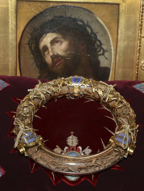 theraccolta:The crown of thorns which was believed to have been worn by Jesus Christ and which was b