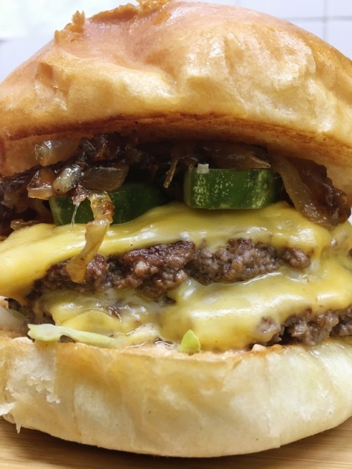 yummyfoooooood:  Double Cheeseburger