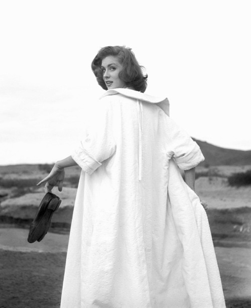 wehadfacesthen:Suzy Parker in a fashion photo by Georges Dambier, Morocco, 1953