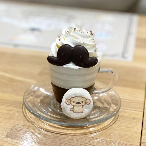 ☕️‍Vienna Coffee + mustache chocolate. ➡️ Coco Cappuccino with latte art  • Cinnamoroll Cafe新宿, Shin