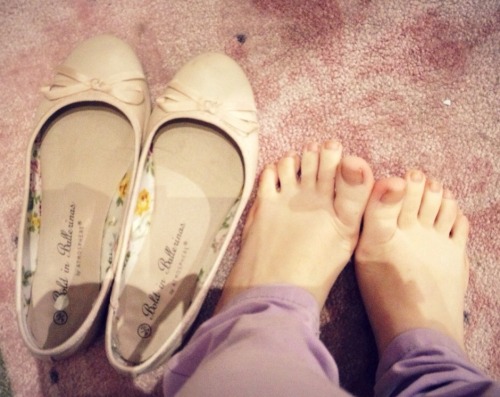 Bare foot on pretty pink carpet so soft underneath my soles ^__~