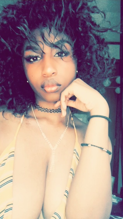 melaninbarbieeee:Curls