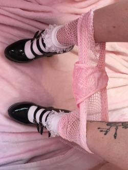 babygirl-blood:When Daddy tells you to get dressed up before he gets home and then he ruins you 🎀