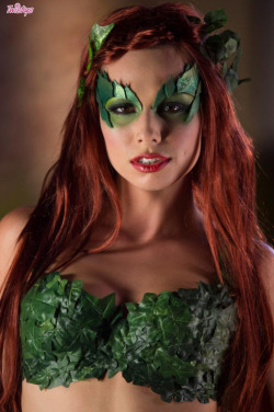 geekdup:  Poison Ivy Cosplay….This is Dangerous