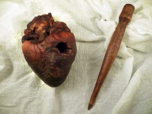 requiem-on-water:“Heart of the vampire Auguste Delagrange, put down April 7, 1912” 