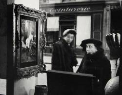 vintagepales: Wagner’s painting in the window of Romi Gallery, Paris, 1948 by   Robert Doisneau   