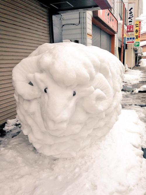 tanuki-kimono:  Happy snowy year of the sheep! 