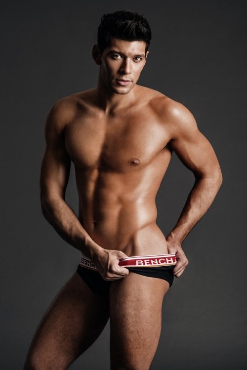 365daysofsexy:GRAHAM CAYGILL for Bench Body