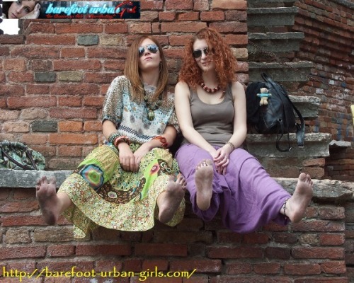 SIZZLING HOT UPDATE from BAREFOOT URBAN GIRLS!!! This week we have Barefoot Urban Stars KEA - making friends with NAOKO - and AMANDA (the hard-soled killer blonde), plus Barefoot Urban Girl SWAINS!!! http://barefoot-urban-girls.com/pictures.html http://ba