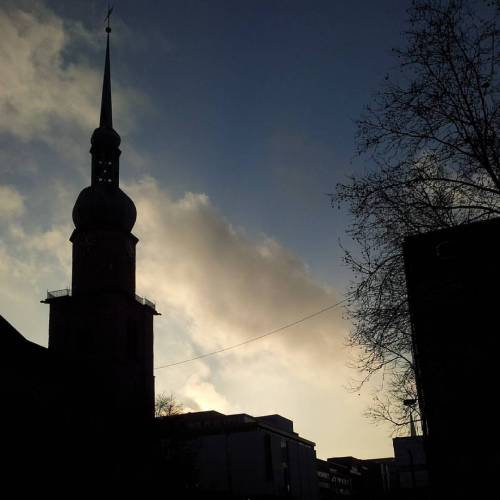 And A #backlight Photo Again, #Reinoldikirche And A #golden #evening #cloud (hier: Reinoldikirche)