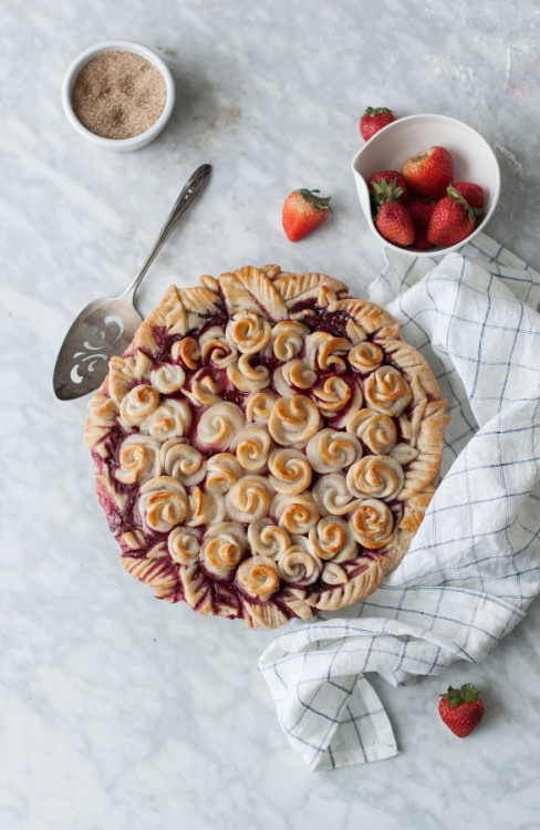 fuckyeahyonicsymbols: sweetoothgirl: Rosy Rhubarb &amp; Strawberry Pie Oh, pie.