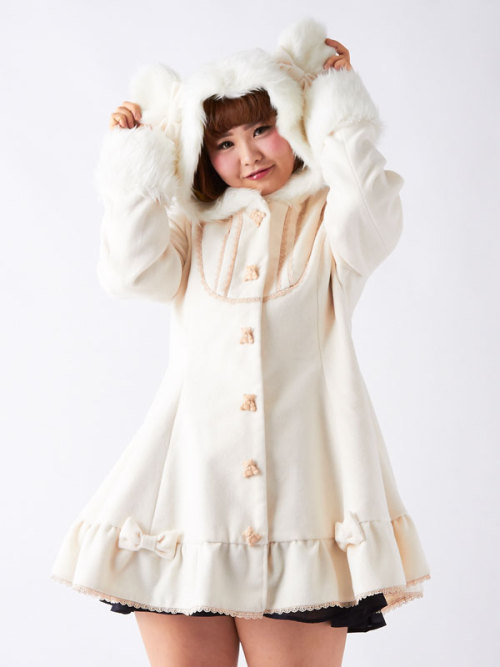 mearsiedoats:lapinchocolat:Bear Coat by Plumprimo -  ¥6,000 (~$50) They specialize in plus sized c