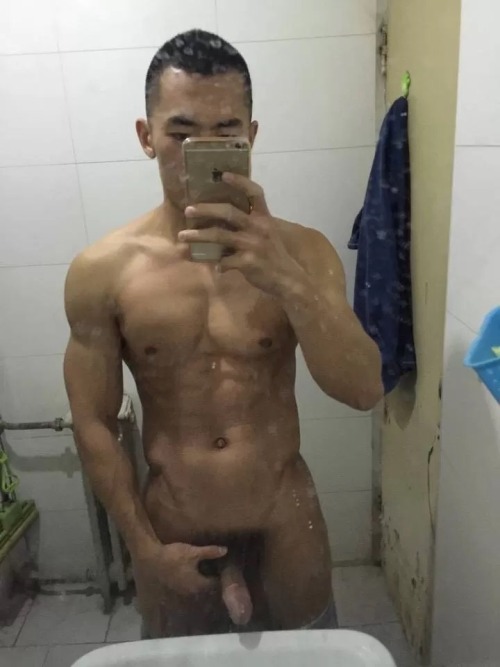 goat95884: twhornyboy: mantop10691: 陌陌釣到的極品留韓工商碩士，身材和體育生一樣練的超壯的.可惜就是雞雞有些短小轉自..搜同..google77 好粗 这身肌肉！！
