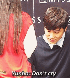 vanitysixx:  Yunho’s words to a fan when she starting crying during the Missha fan signing ( 人´ ▽ ` ) [cr: hikkioil]   حنون :’$