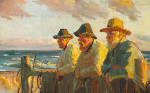 Michael Ancher - Three fishermen from Skagen standing on the beach in the evening sun - 1901