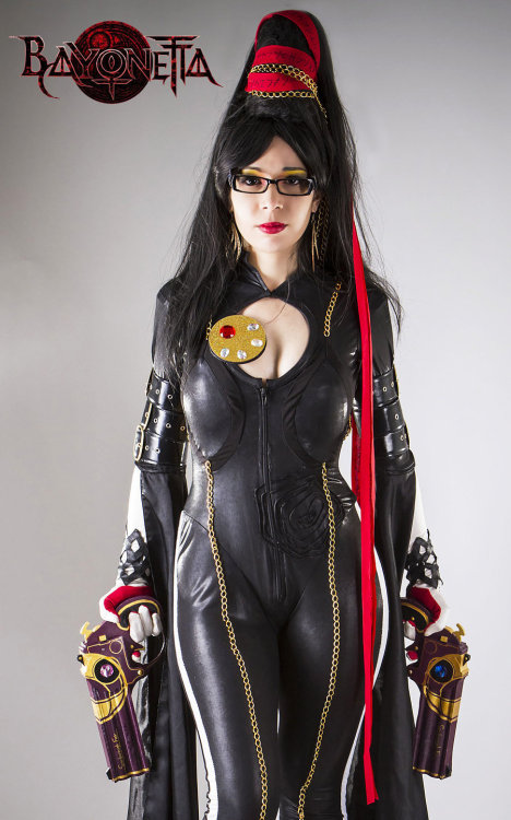 Bayonetta Cosplay by *carolinaangulo