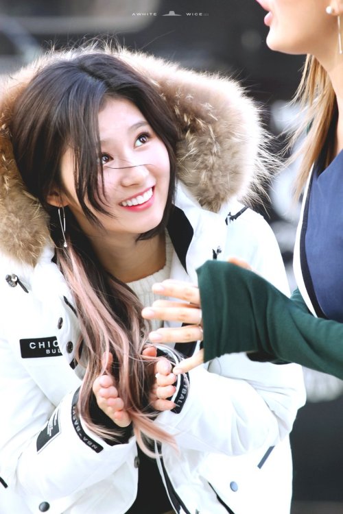 fyeah-twice:  © A WHITE | do not edit. 