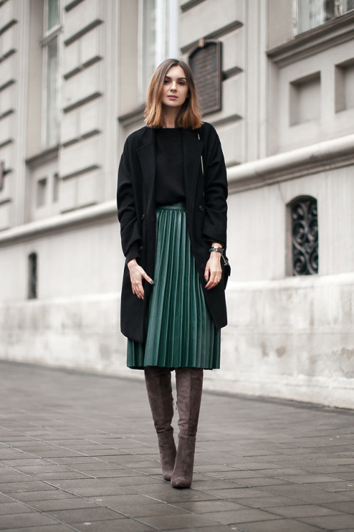 fashion-boots: Fashion blogger Nika Huk from fashion-agony in Lamoda over the knee boots.Source