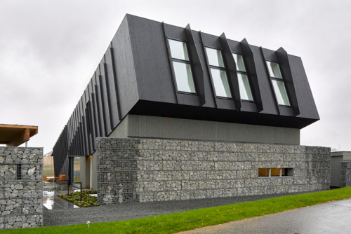 digitalramen: Snøhetta and the Research Center for Zero Emission Buildings completed this home in 