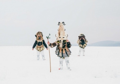 conveniitekuru: ギャラリー：ブルガリアの奇祭「クケリ」、写真14点 | ナショナルジオグラフィック日本版サイト