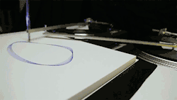 fencehopping:  Turntables driving a ball