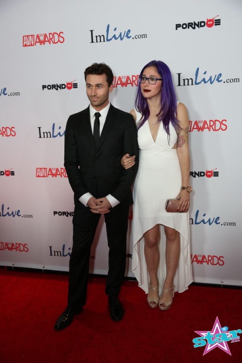 gabydunn:  Squad.   Omg is that the bisexual girl from buzz feed?