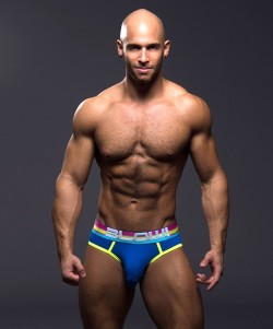 andrewchristian:  Washboard Abs »>http://www.andrewchristian.com/index.php/blow-w-almost-naked-brief-19944.html#gallImg230%
