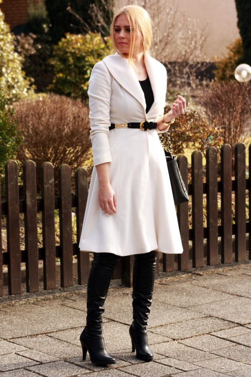 Fashion blogger Dora Virginia fashionpainteddreams in Limelight bootsGuess coat, Vintage belt, 