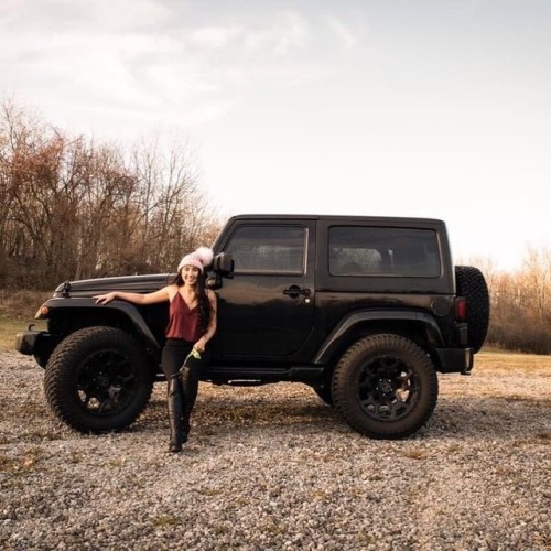 @ashleyaversa www.jeepbeef.com _______ #jeepher #jeepbeef #jeep #jeeppife #jeepgirl #girl #twodoor 