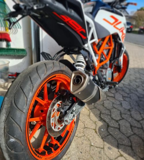 KTM Duke 390 with “DUKE” Design by wheel-sticker.com Make your bike unique! Macht euer M