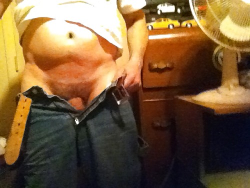 dadchaser63:  …Dad is not wearing his tighty whiteys today…