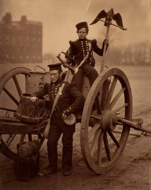 bantarleton:Trumpeters Gritten and Lang, Crimean War veterans.Queen Victoria and Prince Albert met T