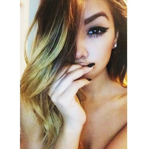 frenchinhalechanelxoxo:   Chαηεℓ  
