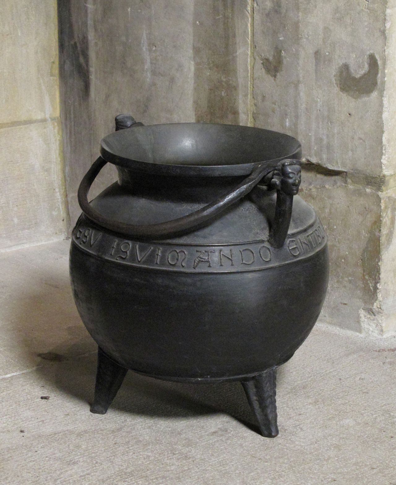 aleyma:  Cauldron, made in France or the Southern Netherlands, 13th or 14th century