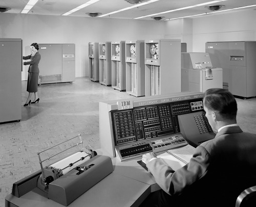 IBM 702 / photo by Ezra Stoller, 1955.