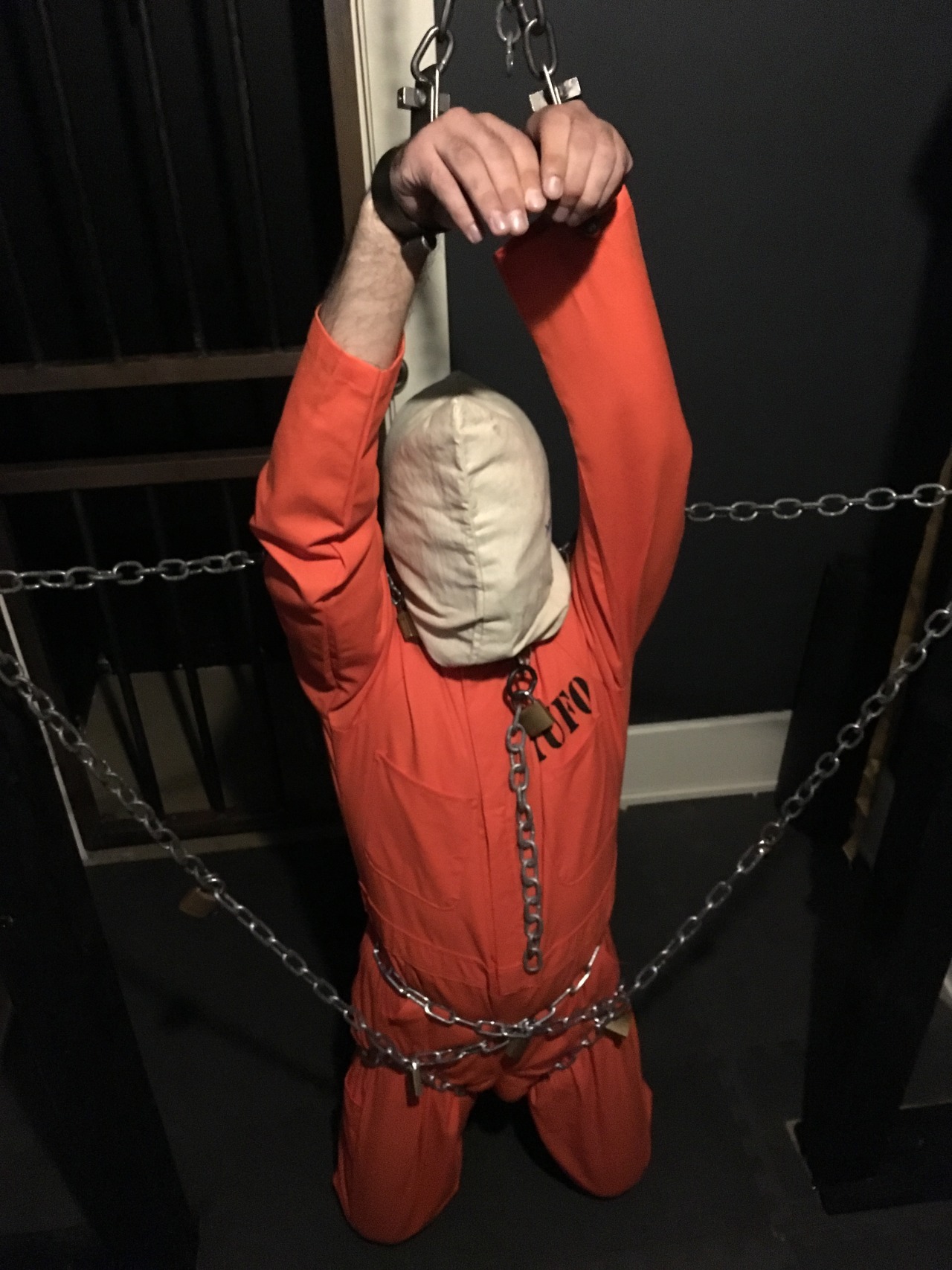 seabondagesadist:  The prisoner came to visit for some heavy bondage and captivity.