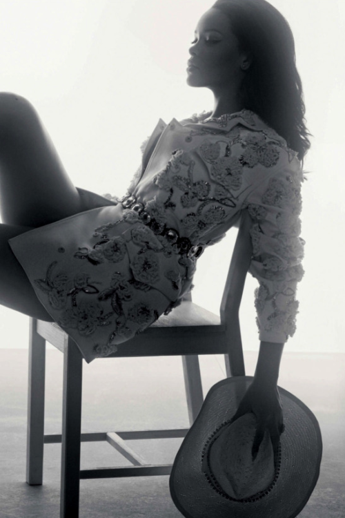 smokingsomethingwithrihanna:  Rihanna For VOGUE UK (April)