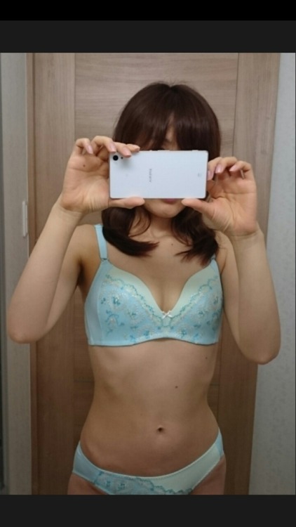 244puku: sarashi-misemonogoya:綺麗な人妻まんこ舐めたい